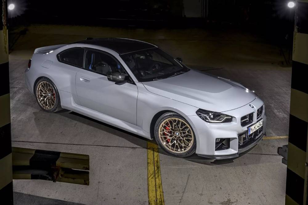 Εκρηκτική BMW M2 CS σπάει το φράγμα των 300 χλμ./ώρα