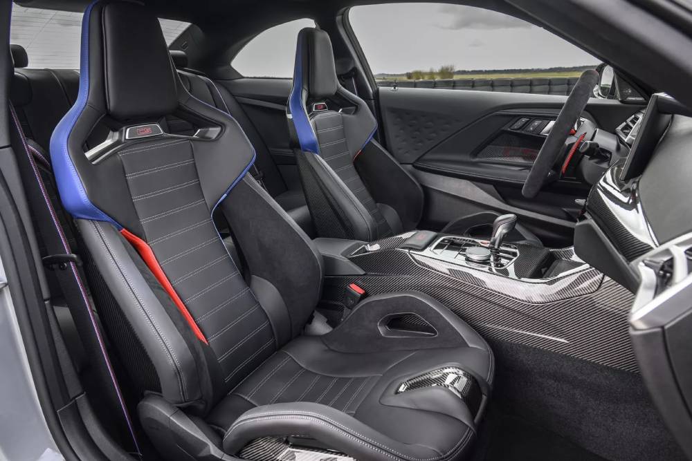 Εκρηκτική BMW M2 CS σπάει το φράγμα των 300 χλμ./ώρα