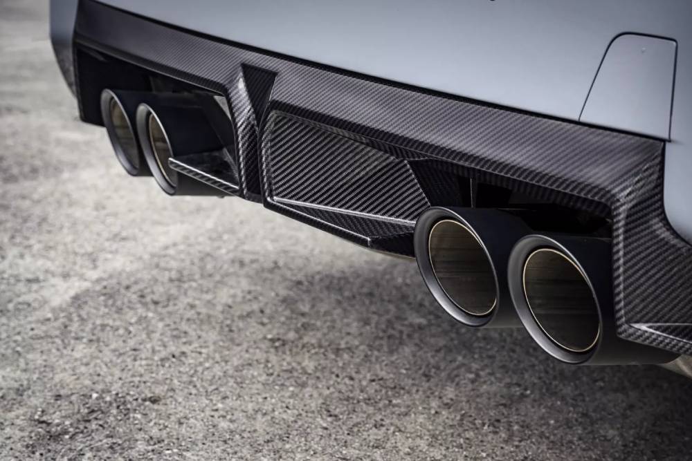 Εκρηκτική BMW M2 CS σπάει το φράγμα των 300 χλμ./ώρα