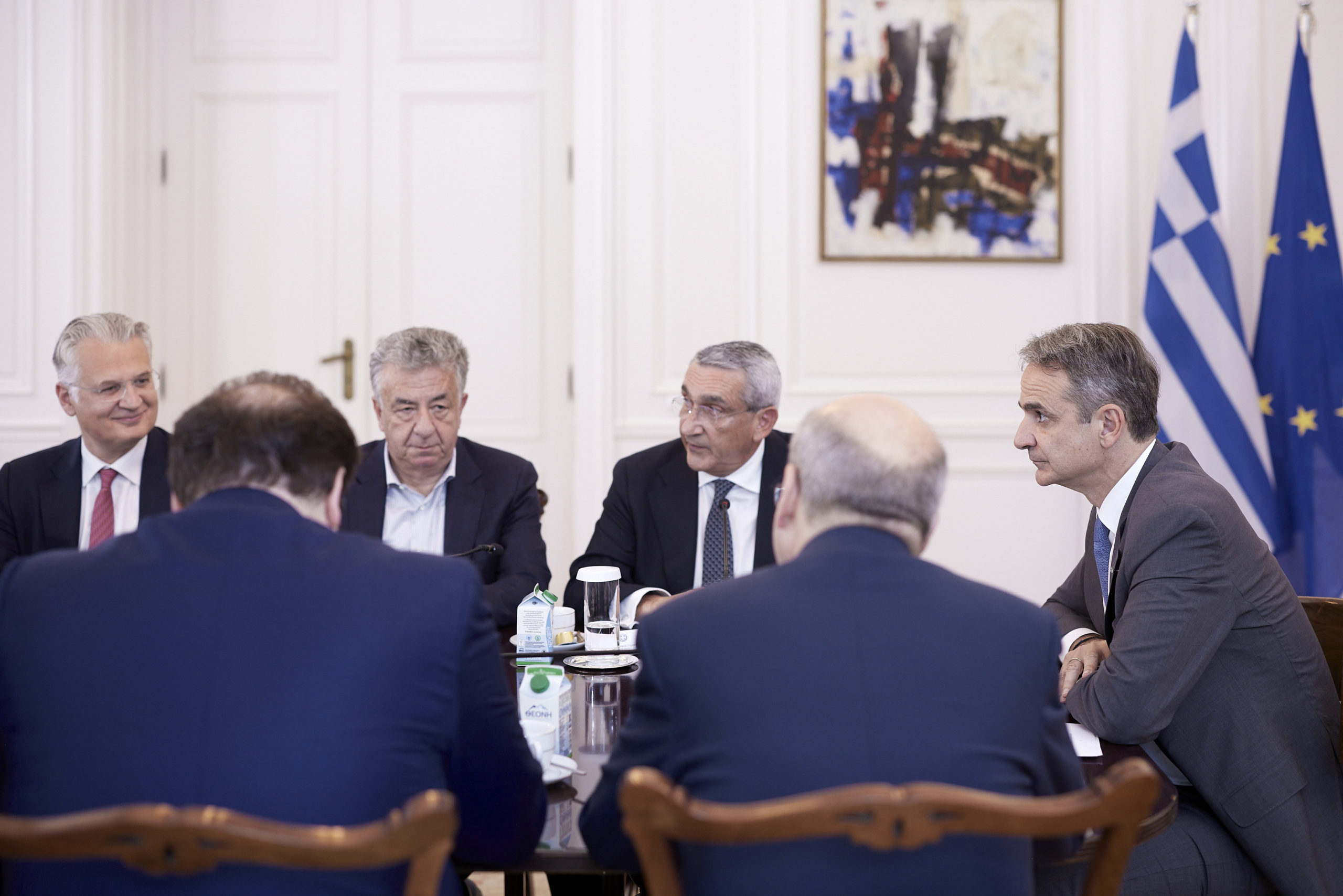 Μητσοτάκης προς περιφερειάρχες: Επιτακτική η συνεργασία σας για επίλυση του ζητήματος των βοσκήσιμων γαιών – Επιταχύνετε άμεσα τους διαγωνισμούς σε όλες τις περιφέρειες