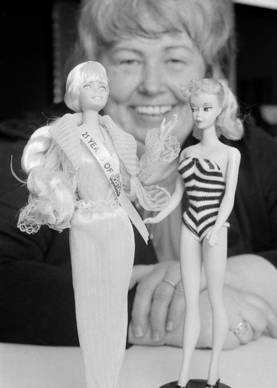 Barbie: Το σκοτεινό παρελθόν του εμπνευστή της – Τα όργια και η αυτοκτονία 9 Barbie: Το σκοτεινό παρελθόν του εμπνευστή της – Τα όργια και η αυτοκτονία