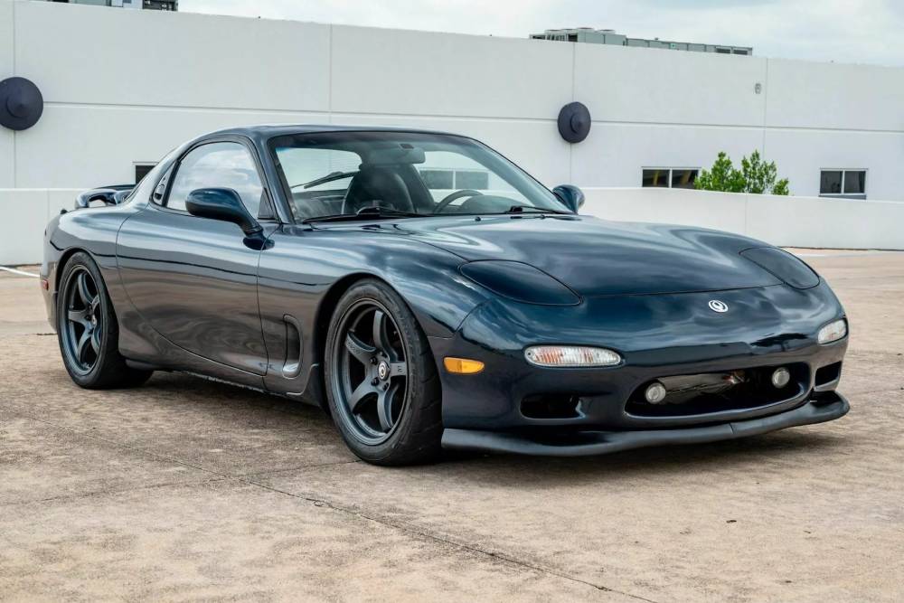 Ιερόσυλο Mazda RX-7 μεταμορφώνεται σε EV με "καρδιά" Tesla