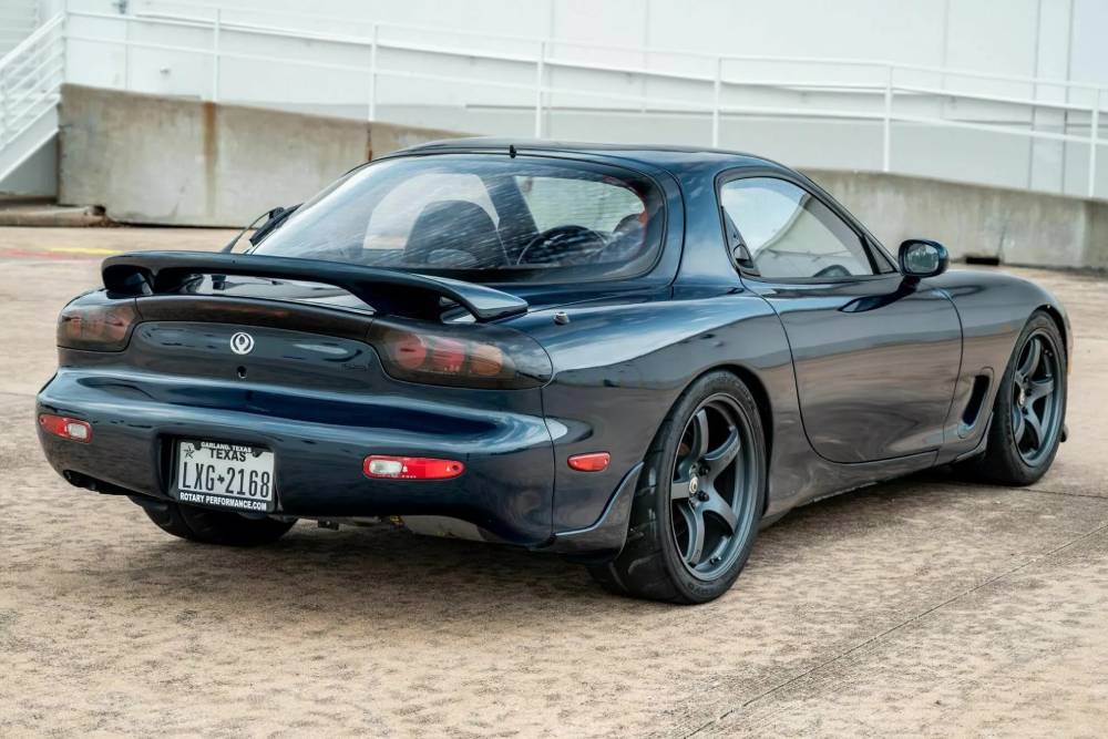 Ιερόσυλο Mazda RX-7 μεταμορφώνεται σε EV με "καρδιά" Tesla