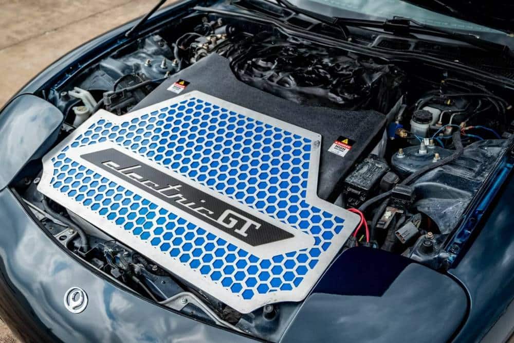 Ιερόσυλο Mazda RX-7 μεταμορφώνεται σε EV με "καρδιά" Tesla