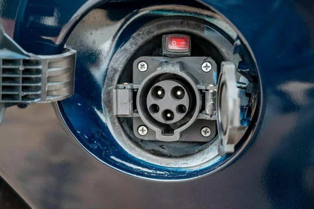 Ιερόσυλο Mazda RX-7 μεταμορφώνεται σε EV με "καρδιά" Tesla