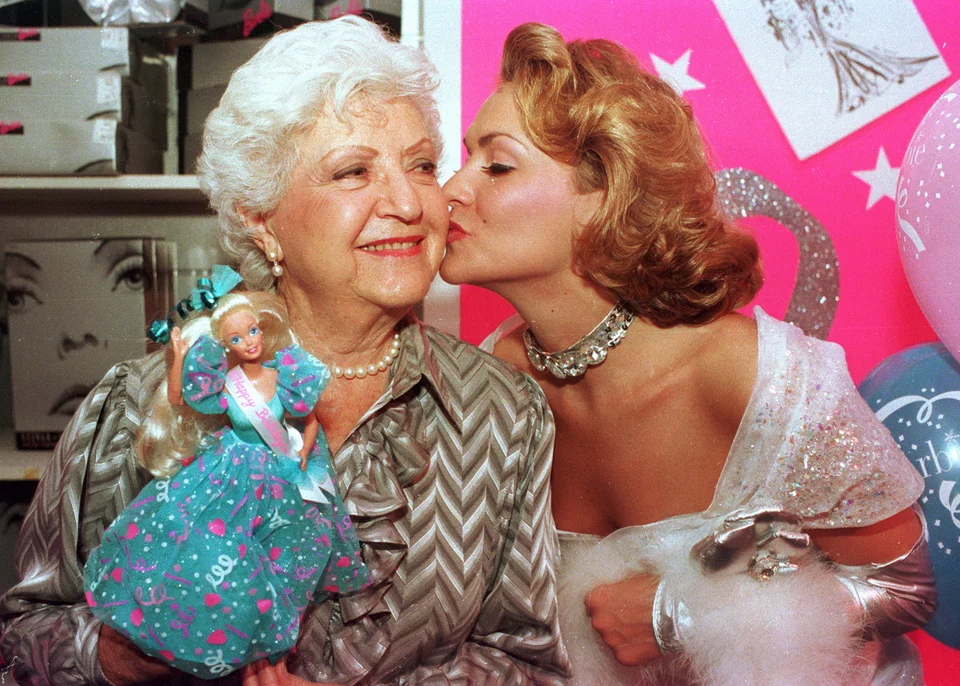 Barbie: Το σκοτεινό παρελθόν του εμπνευστή της – Τα όργια και η αυτοκτονία 10 Barbie: Το σκοτεινό παρελθόν του εμπνευστή της – Τα όργια και η αυτοκτονία