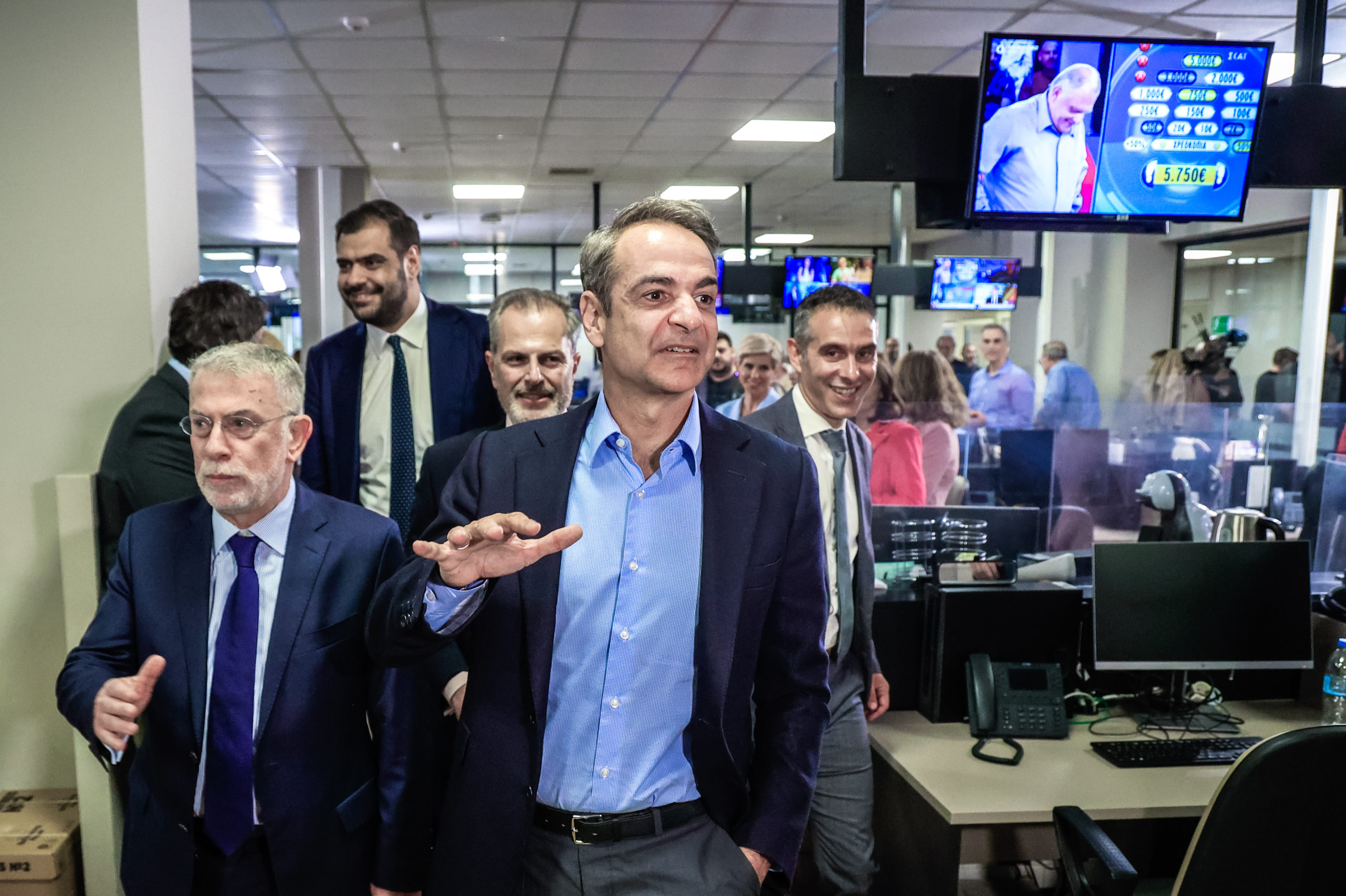 Κυριάκος Μητσοτάκης: Επίσκεψη του πρωθυπουργού στην ΕΡΤ – «Βήμα-βήμα οικοδομούμε την δημόσια τηλεόραση που αξίζουν οι πολίτες»