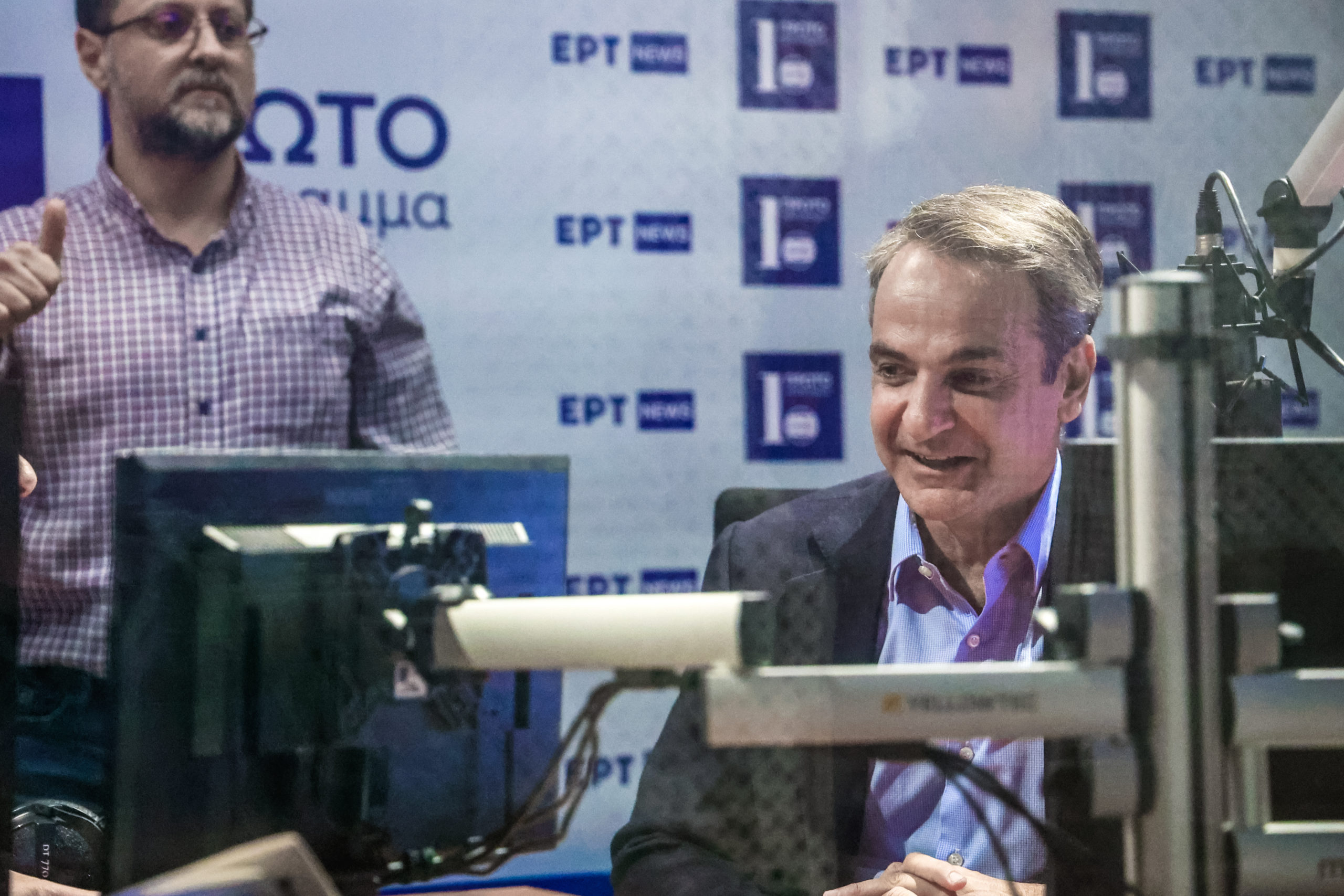 Κυριάκος Μητσοτάκης: Επίσκεψη του πρωθυπουργού στην ΕΡΤ – «Βήμα-βήμα οικοδομούμε την δημόσια τηλεόραση που αξίζουν οι πολίτες»