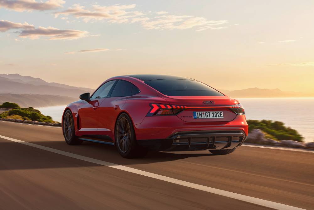 Νέο εντυπωσιακό Audi e-tron GT quattro με έως 585 άλογα