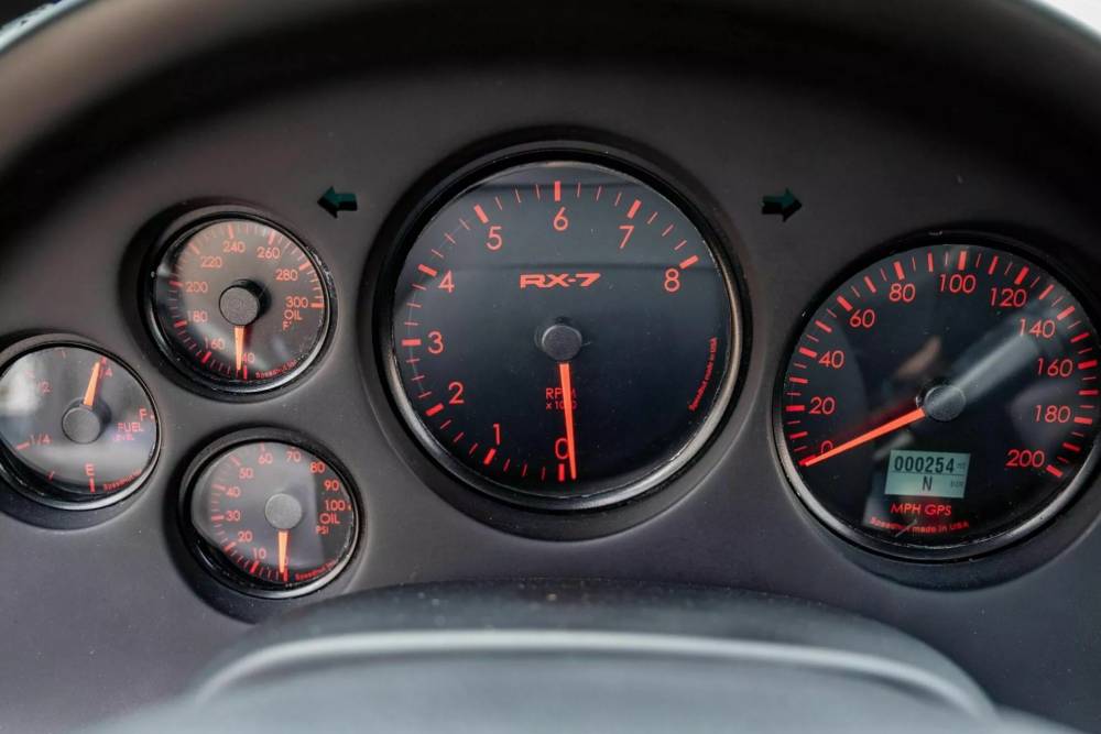 Ιερόσυλο Mazda RX-7 μεταμορφώνεται σε EV με "καρδιά" Tesla