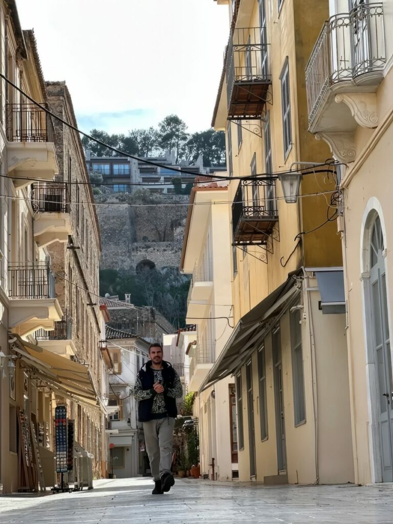 "Akis' Food Tour": Ο Άκης εμπορεύεται εσπεριδοειδή στο Ναύπλιο και δημιουργεί γευστικό σαβόρι στο Δασκαλειό