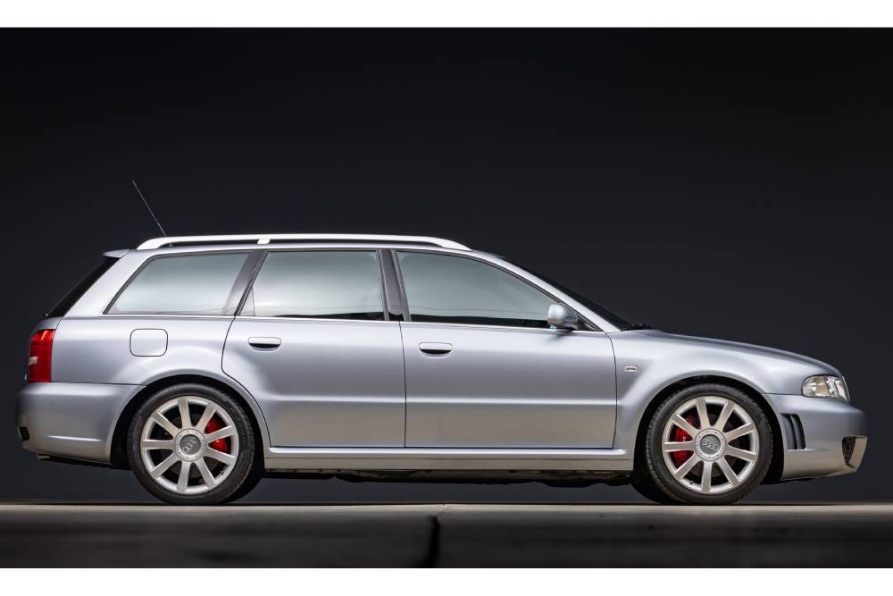 «Αμεταχείριστο» Audi RS 4 B5 αμφισβητεί το ολοκαίνουριο RS 6
