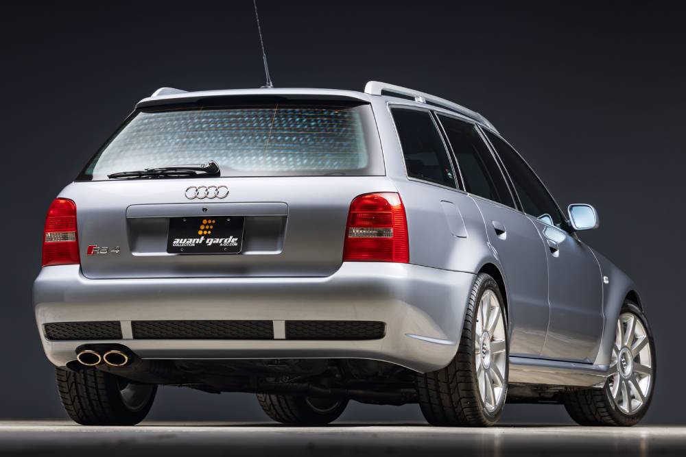 «Αμεταχείριστο» Audi RS 4 B5 αμφισβητεί το ολοκαίνουριο RS 6