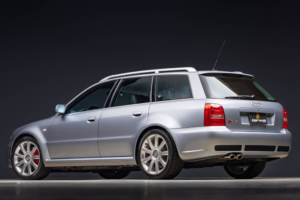 «Αμεταχείριστο» Audi RS 4 B5 αμφισβητεί το ολοκαίνουριο RS 6