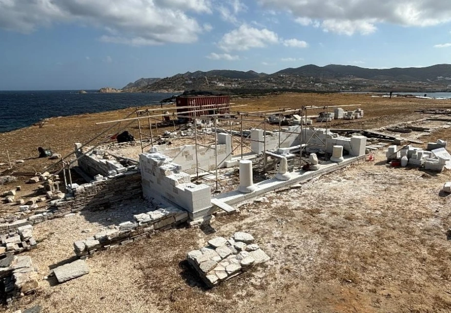 Νέα ευρήματα στο Ιερό του Απόλλωνα στη Μάντρα και στο Τσιμηντήρι – Δείτε φωτογραφίες