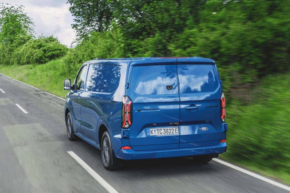Το νέο Ford E-Transit Custom εξηλεκτρίζει τις επιχειρήσεις