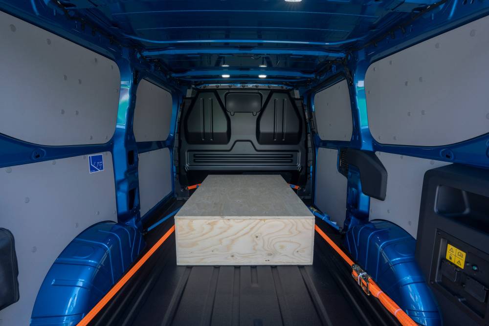 Το νέο Ford E-Transit Custom εξηλεκτρίζει τις επιχειρήσεις