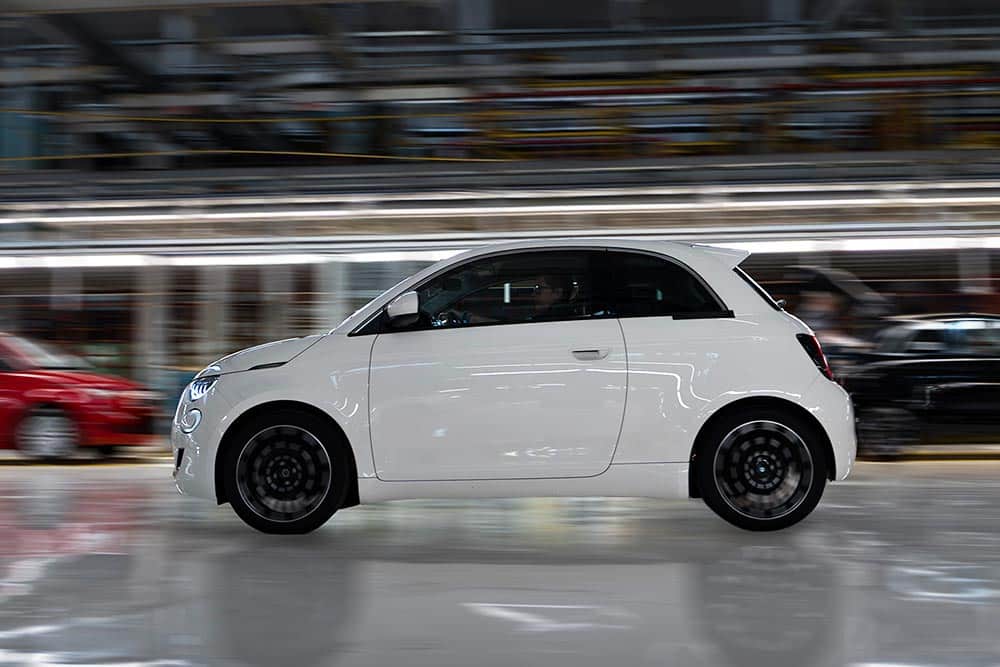 Το εντυπωσιακό Fiat 500 Hybrid κάνει επίσημα ντεμπούτο