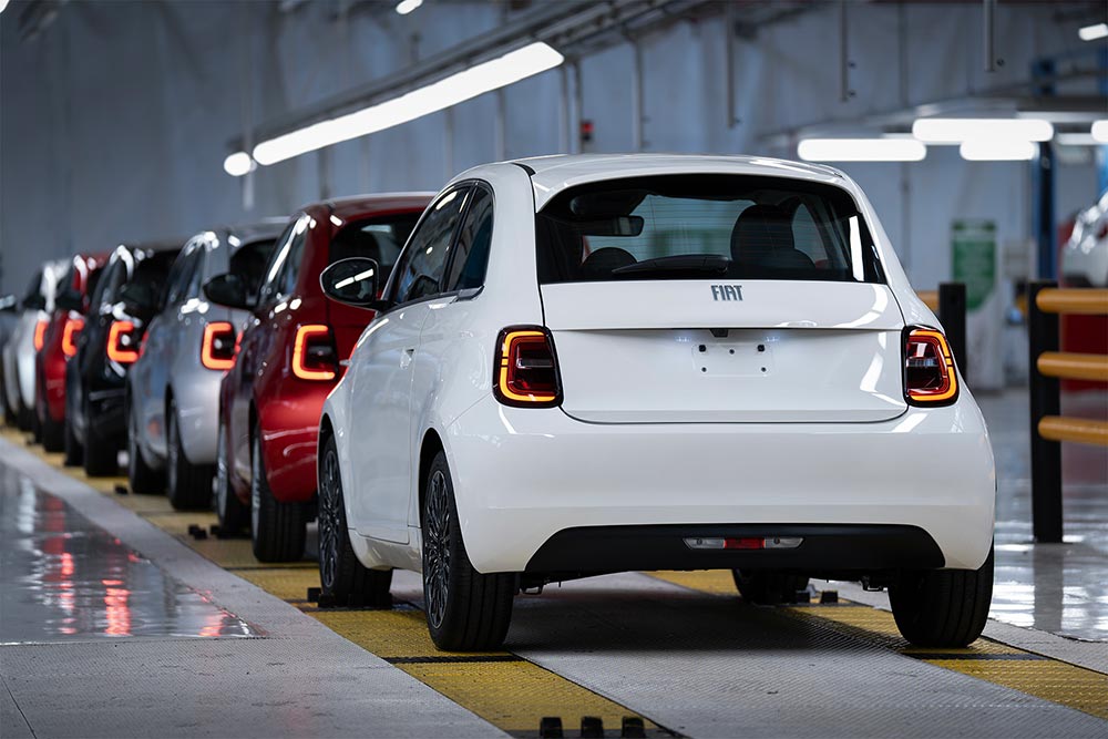 Το εντυπωσιακό Fiat 500 Hybrid κάνει επίσημα ντεμπούτο