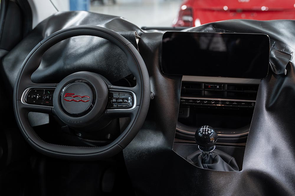 Το εντυπωσιακό Fiat 500 Hybrid κάνει επίσημα ντεμπούτο