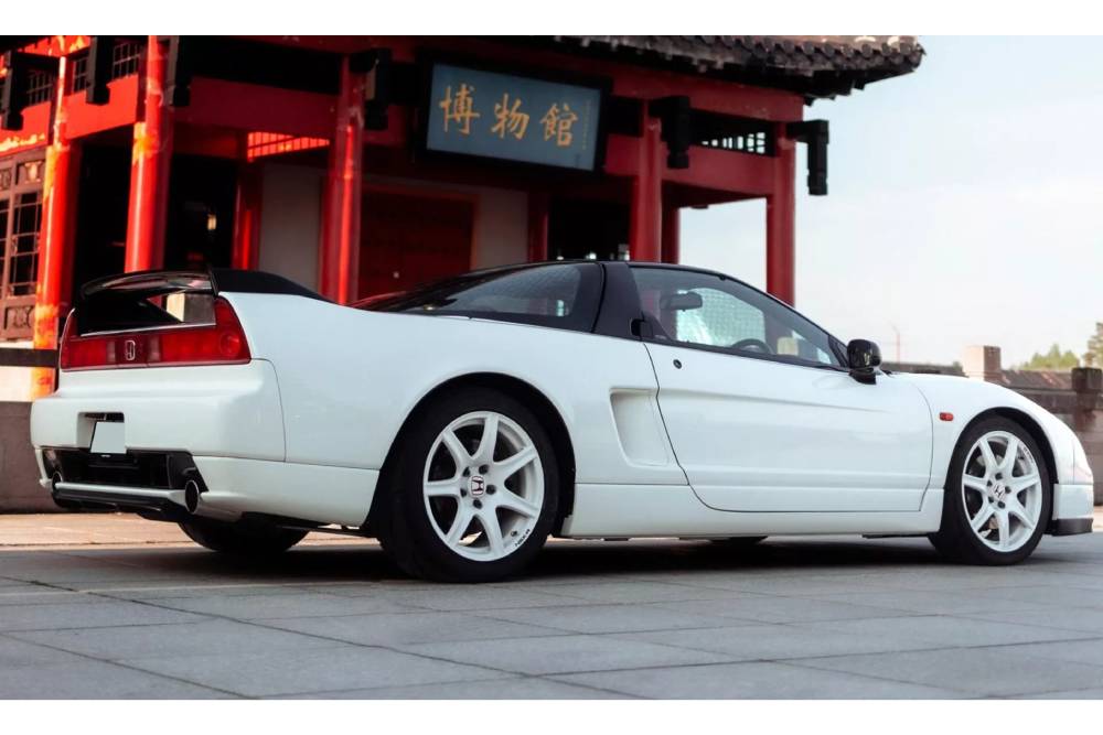 Σπάνιο Honda NSX-R εκτοξεύεται στα 850.000 ευρώ!