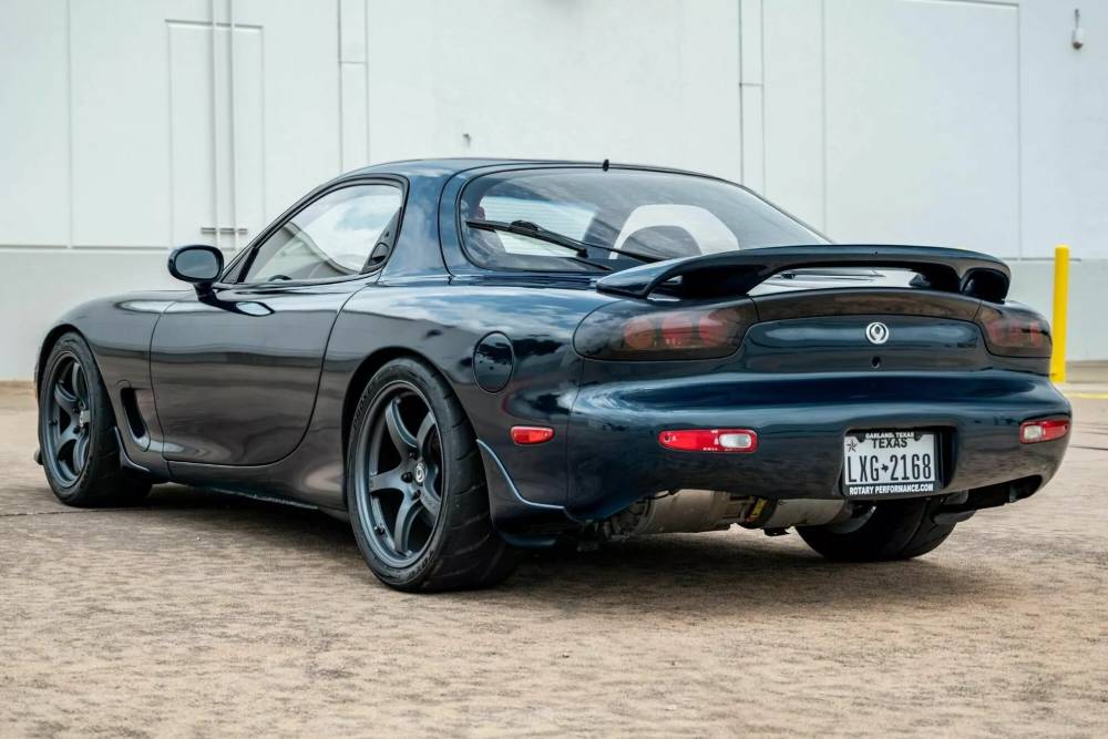 Ιερόσυλο Mazda RX-7 μεταμορφώνεται σε EV με "καρδιά" Tesla