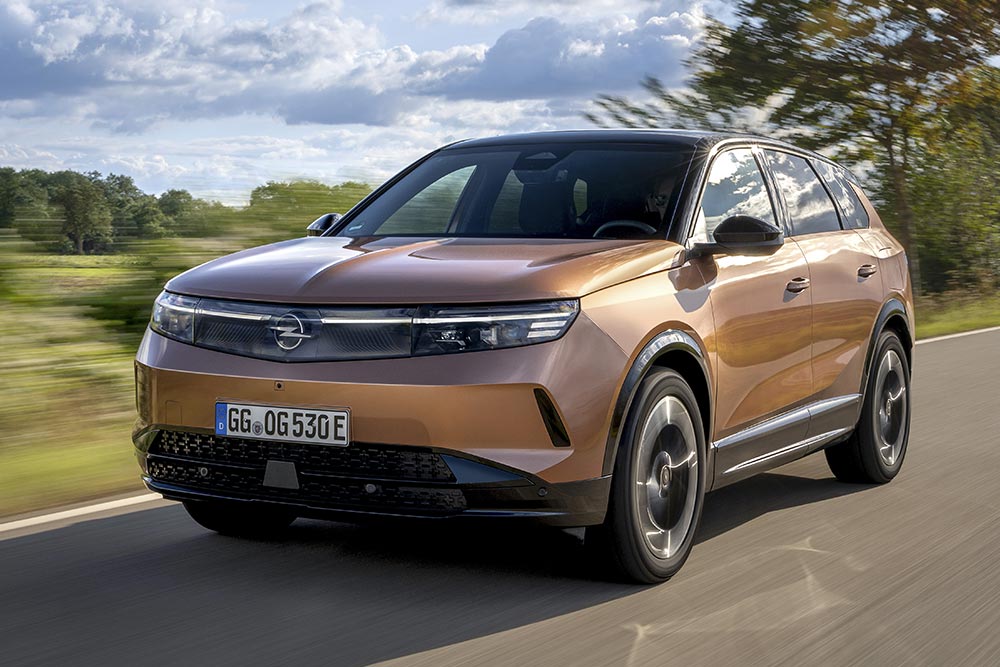 Νέα οικογενειακά Opel προσφέρουν πολυτελείς ανέσεις