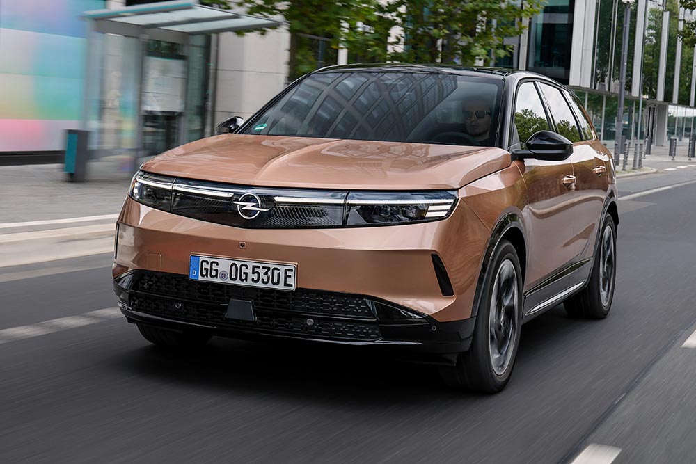 Νέα οικογενειακά Opel προσφέρουν πολυτελείς ανέσεις