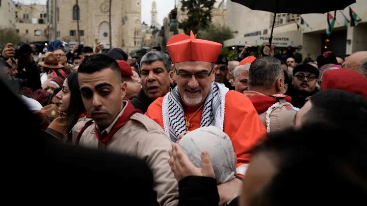 Βατικανό: Γιατί ο Πιερμπατίστα Πιτσαμπάλα προβάδισμα για τον παπικό θρόνο – Ο «χορός της πίτσας», το Κονκλάβιο και η διαπραγμάτευση για παιδιά-ομήρους στη Γάζα 4 Βατικανό: Γιατί ο Πιερμπατίστα Πιτσαμπάλα προβάδισμα για τον παπικό θρόνο – Ο «χορός της πίτσας», το Κονκλάβιο και η διαπραγμάτευση για παιδιά-ομήρους στη Γάζα