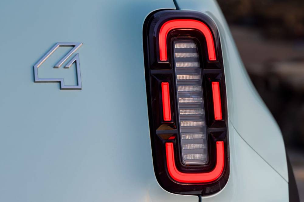 Επιστρέφει δυναμικά το θρυλικό Renault 4 E-Tech
