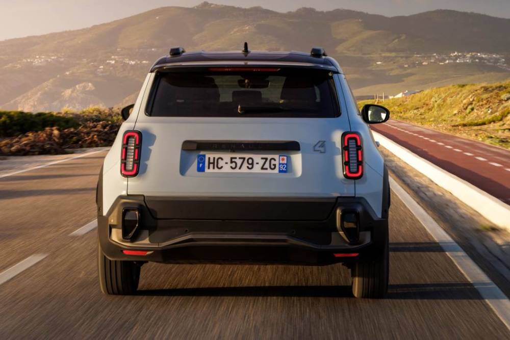 Επιστρέφει δυναμικά το θρυλικό Renault 4 E-Tech