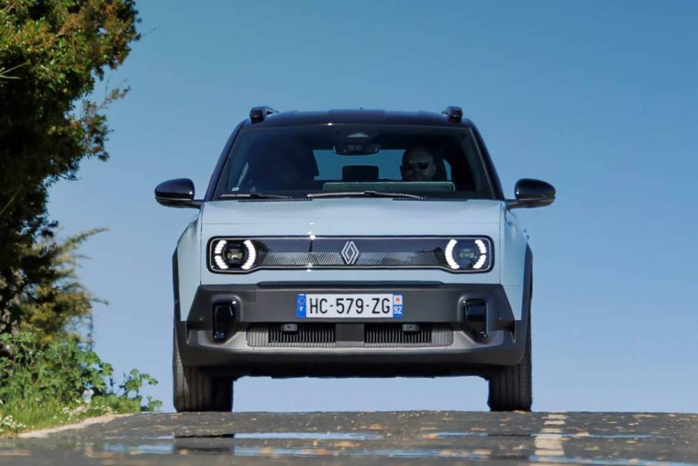 Επιστρέφει δυναμικά το θρυλικό Renault 4 E-Tech
