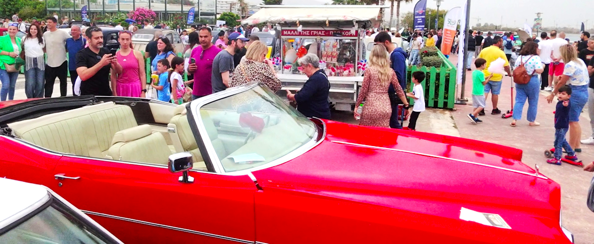 Alimos Classic Car Sunday: Με λιακάδα και νεροποντή λάμπουν τα κλασικά αυτοκίνητα