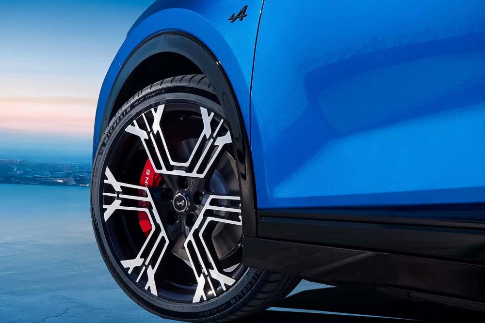 Νέο Alpine A390 συντρίβει τα δεσμά της παράδοσης