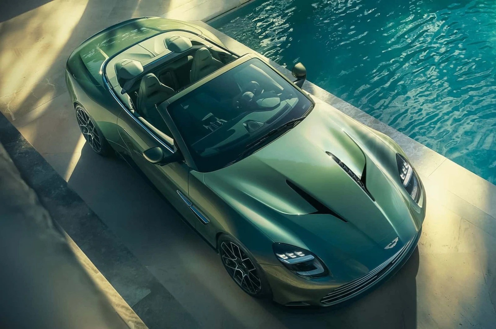 Apple CarPlay Ultra - Aston Martin