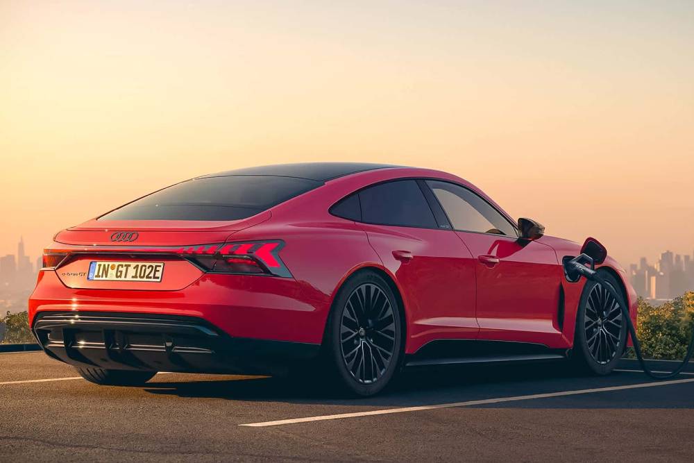 Νέο εντυπωσιακό Audi e-tron GT quattro με έως 585 άλογα