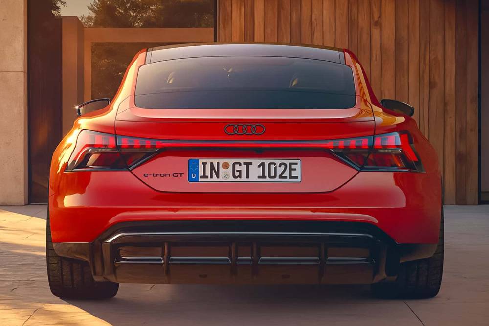Νέο εντυπωσιακό Audi e-tron GT quattro με έως 585 άλογα
