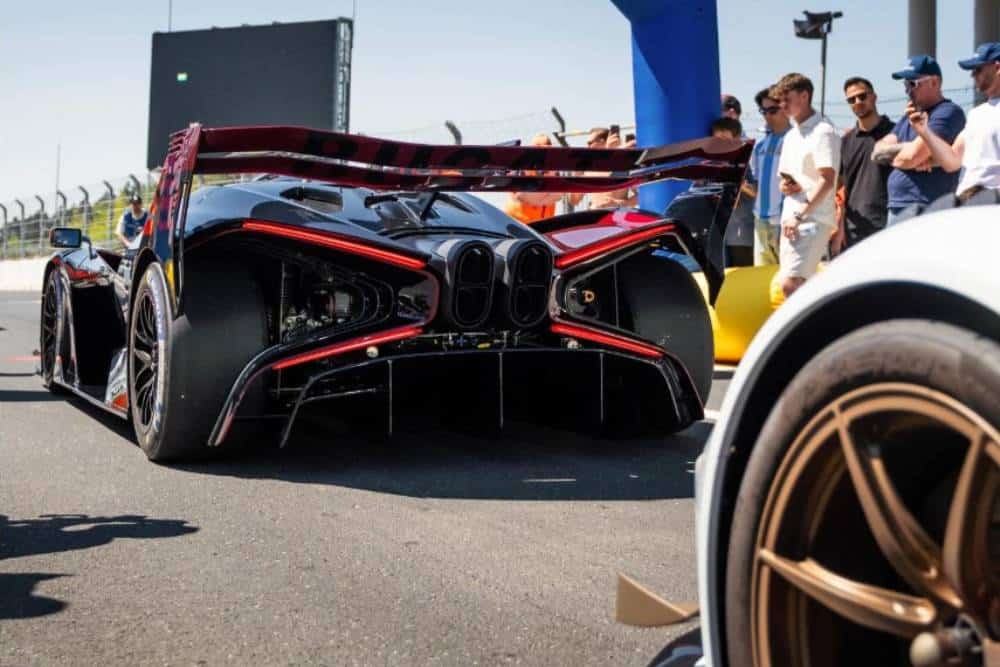 Η Bugatti Bolide εξαφανίζει τον ανταγωνισμό στο Nurburgring