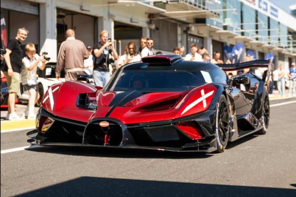 Η Bugatti Bolide εξαφανίζει τον ανταγωνισμό στο Nurburgring