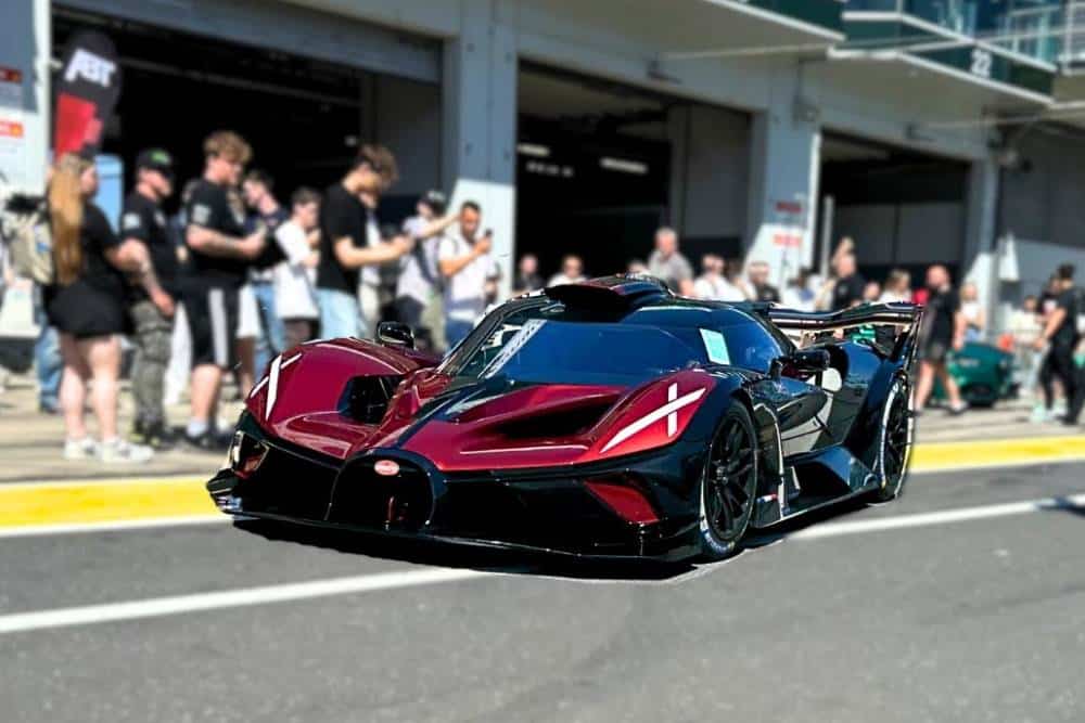 Η Bugatti Bolide εξαφανίζει τον ανταγωνισμό στο Nurburgring