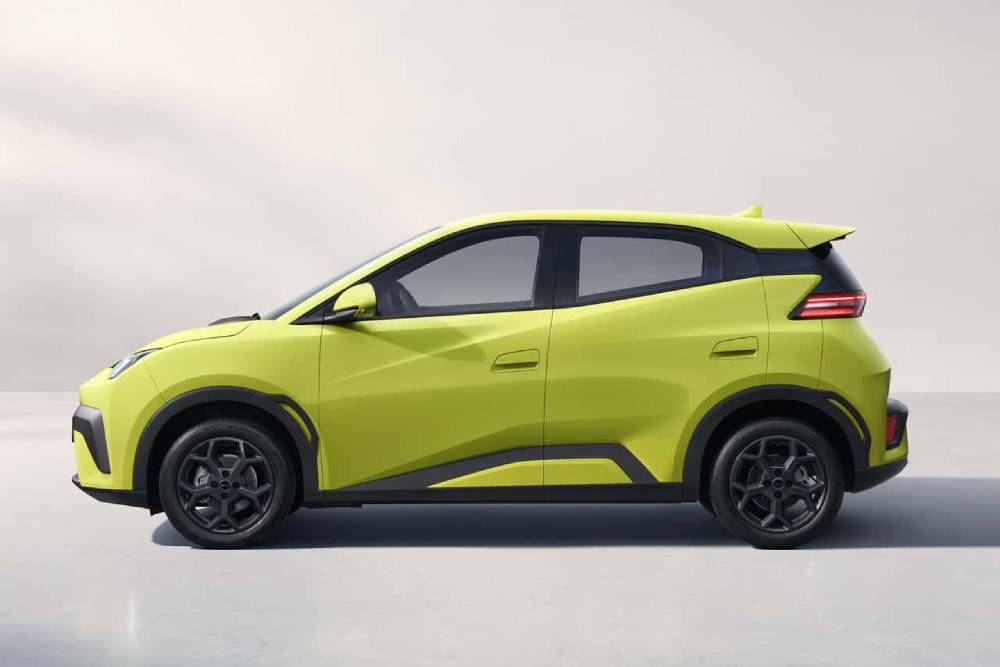 Καταρρέουν τα τσιμέντα οι τιμές του νέου BYD Dolphin Surf