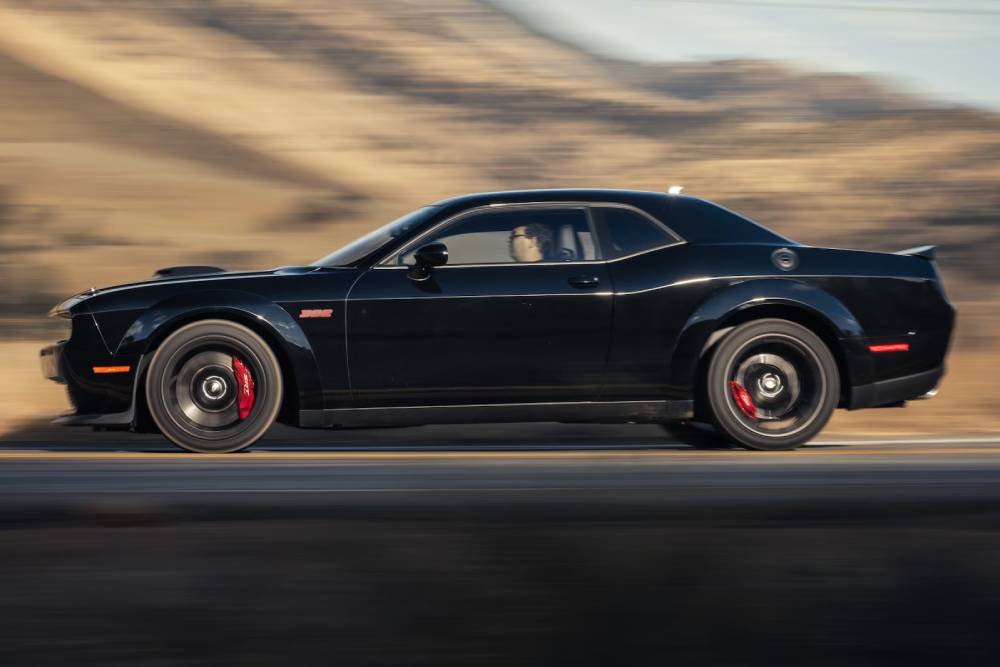 «Θηρίο» το νέο Dodge Charger δίπλα στο θρυλικό Challenger