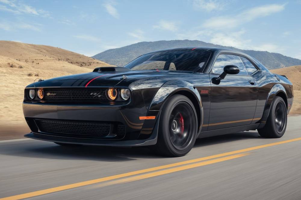 «Θηρίο» το νέο Dodge Charger δίπλα στο θρυλικό Challenger
