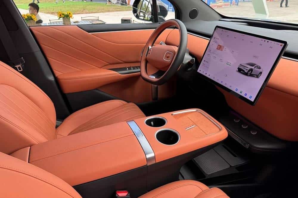 Η κινεζική απάντηση «3 σε 1» στο Tesla Cybertruck