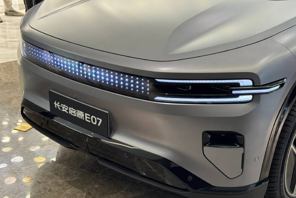 Η κινεζική απάντηση «3 σε 1» στο Tesla Cybertruck