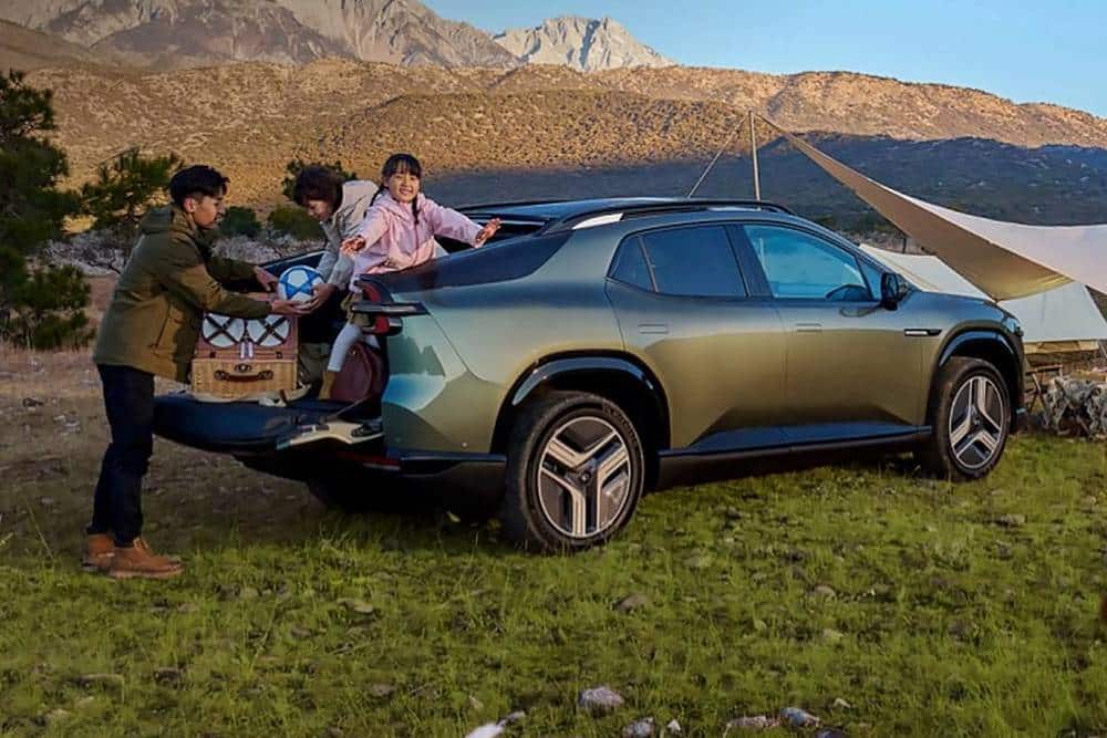 Η κινεζική απάντηση «3 σε 1» στο Tesla Cybertruck