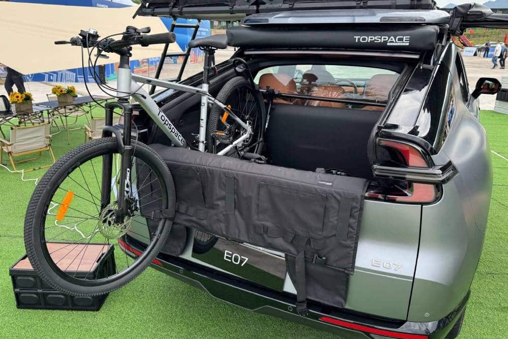 Η κινεζική απάντηση «3 σε 1» στο Tesla Cybertruck