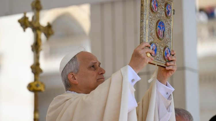 Πάπας Λέων ΙΔ’: «Με επέλεξαν χωρίς να έχω καμία αξία, είμαι αδελφός και υπηρέτης σας» 2 Πάπας Λέων