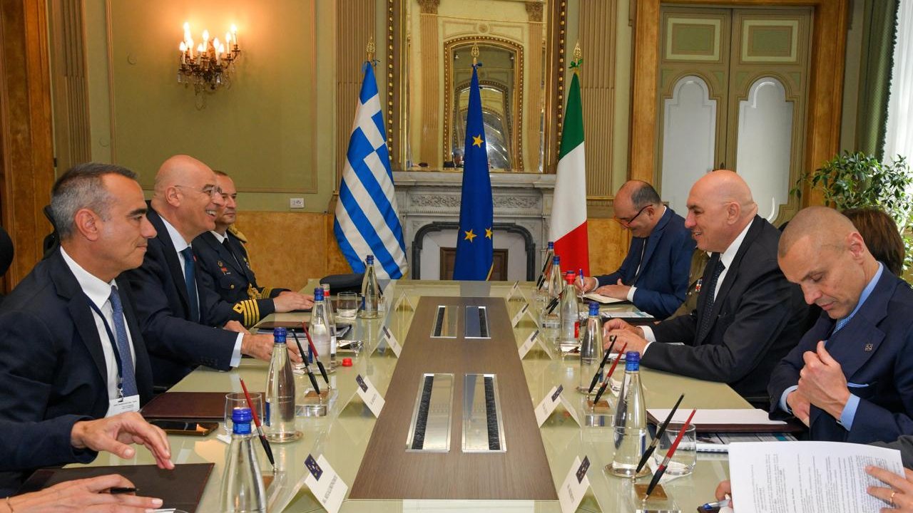 Δένδιας – Κροσέτο: Θωράκιση του εναέριου χώρου και στο προσκήνιο φρεγάτες FREMM, Bergamini