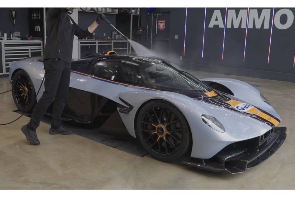 Ψυχοθεραπεία το πλύσιμο της Aston Martin Valkyrie